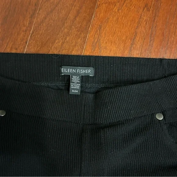 Eileen Fisher Corduroy Legging Pants
Black Size Medium Pull On comfy - Picture 6 of 8